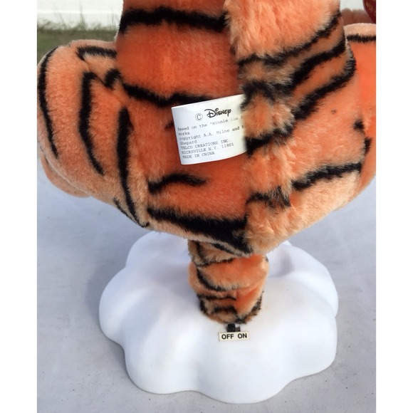 Vintage Talking Bouncing Tigger 22" Animated Christmas Greeter Disney Pooh Telco - Picture 9 of 16